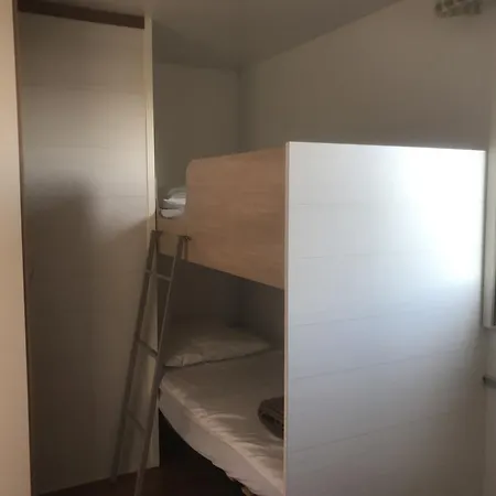 De 3*